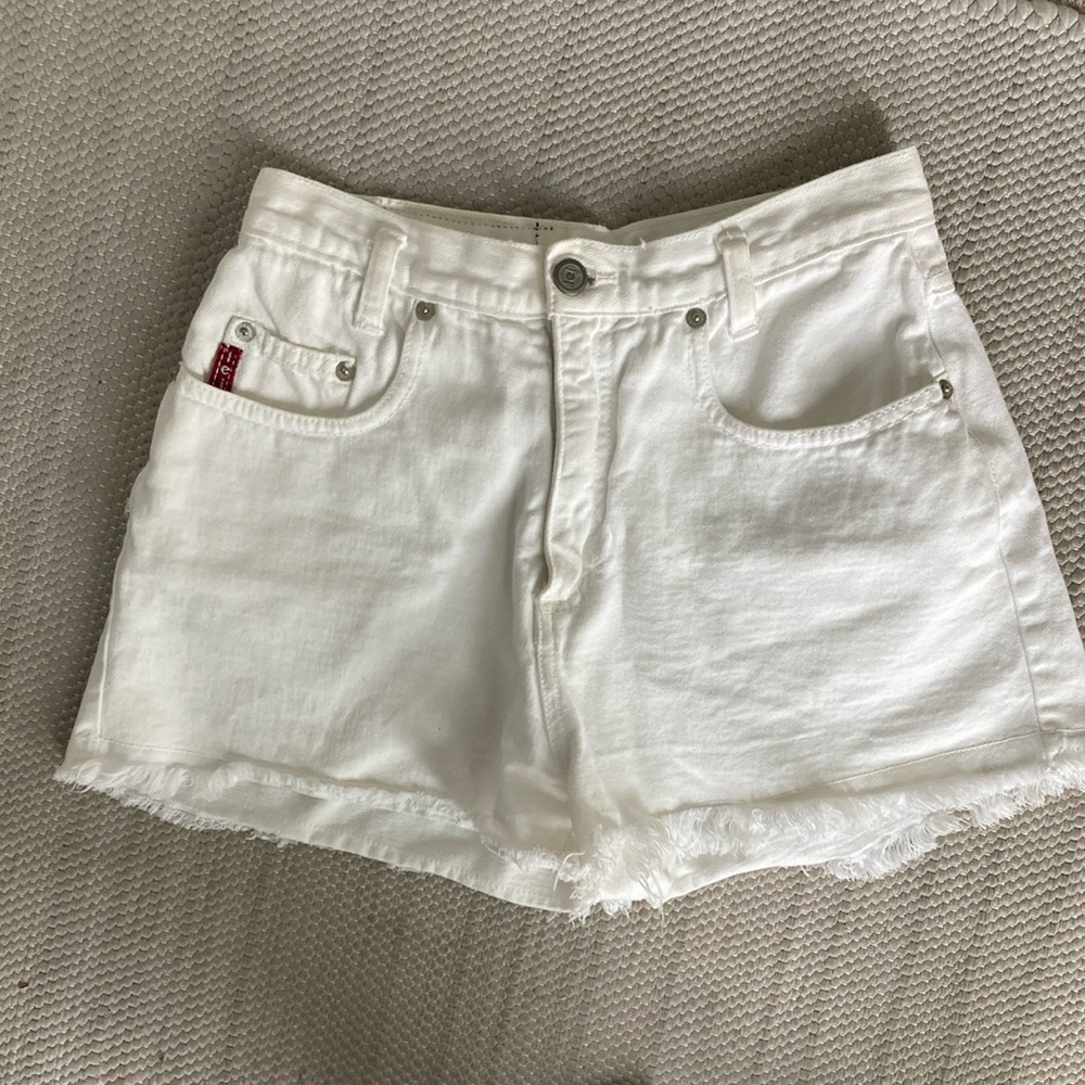 Vintage L.E.I white jean shorts size 5 100% cotton